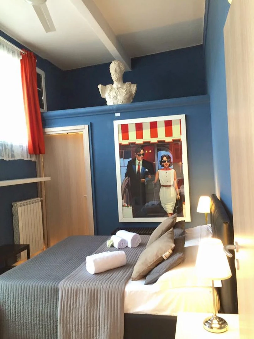 Room for rent with double bed firenze