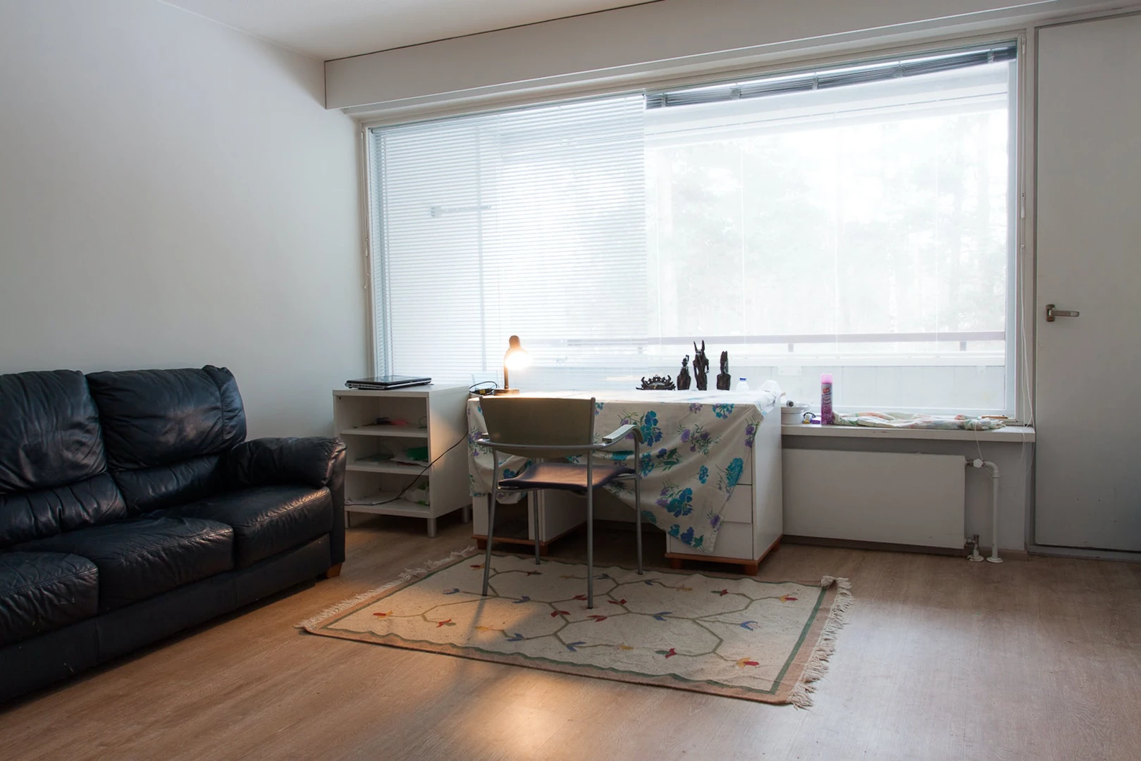 Quarto para alugar num apartamento partilhado em Helsínquia