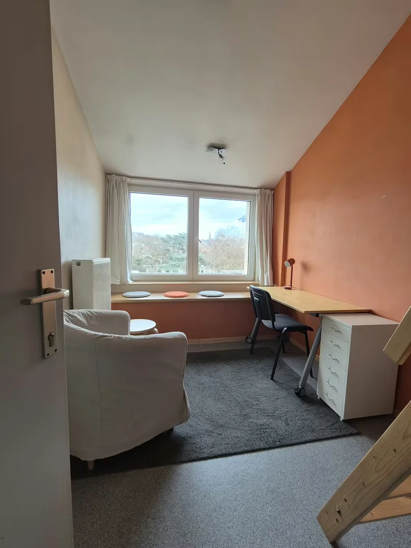 Zimmer in Studentenwohnung in  zu vermieten, voll möbliert