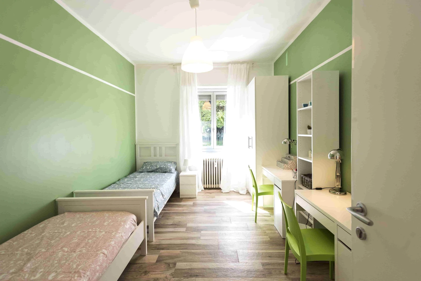 Bright shared room for rent in Milan
