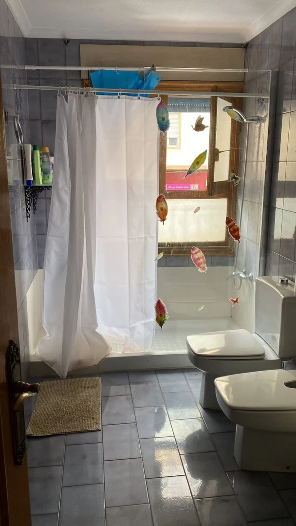 Room for rent in a shared flat in Elche