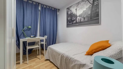 Quarto para alugar num apartamento partilhado em Valencia