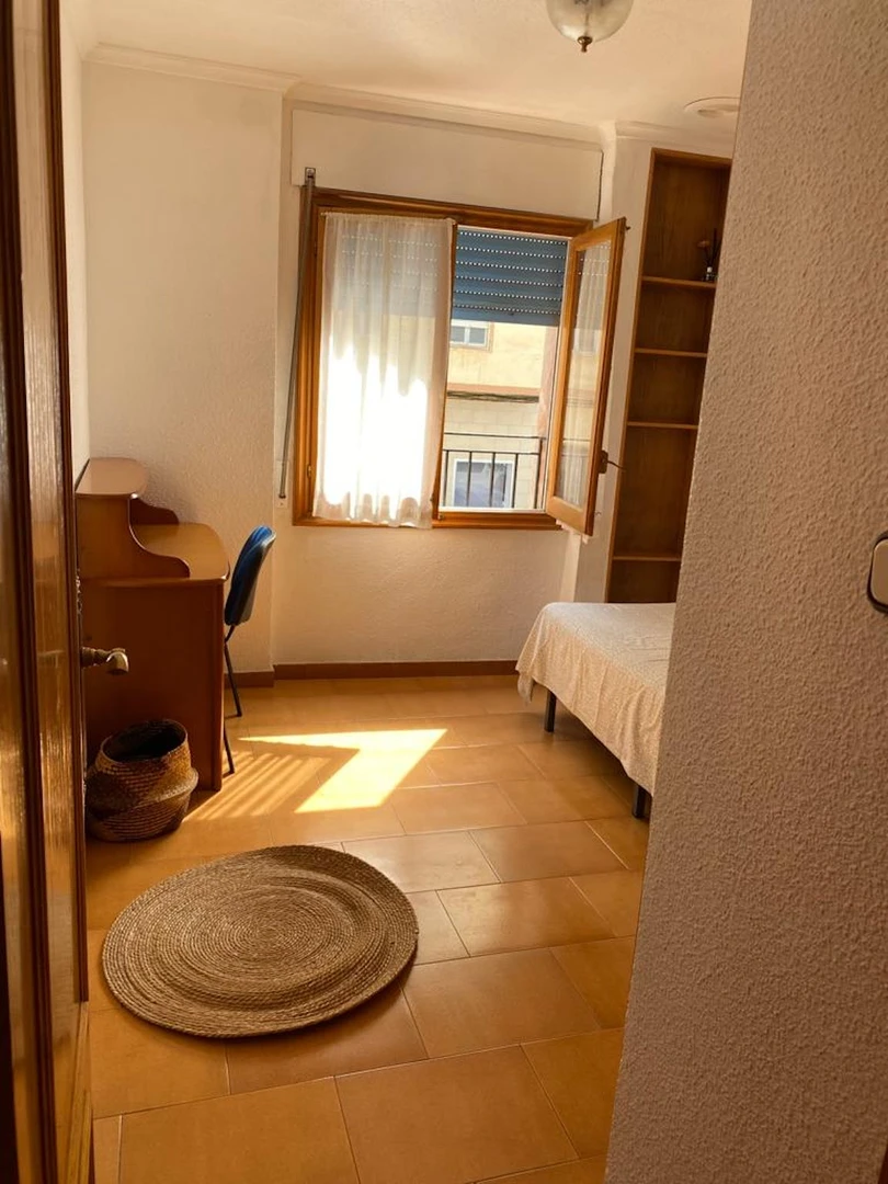Room for rent in a shared flat in elche-elx