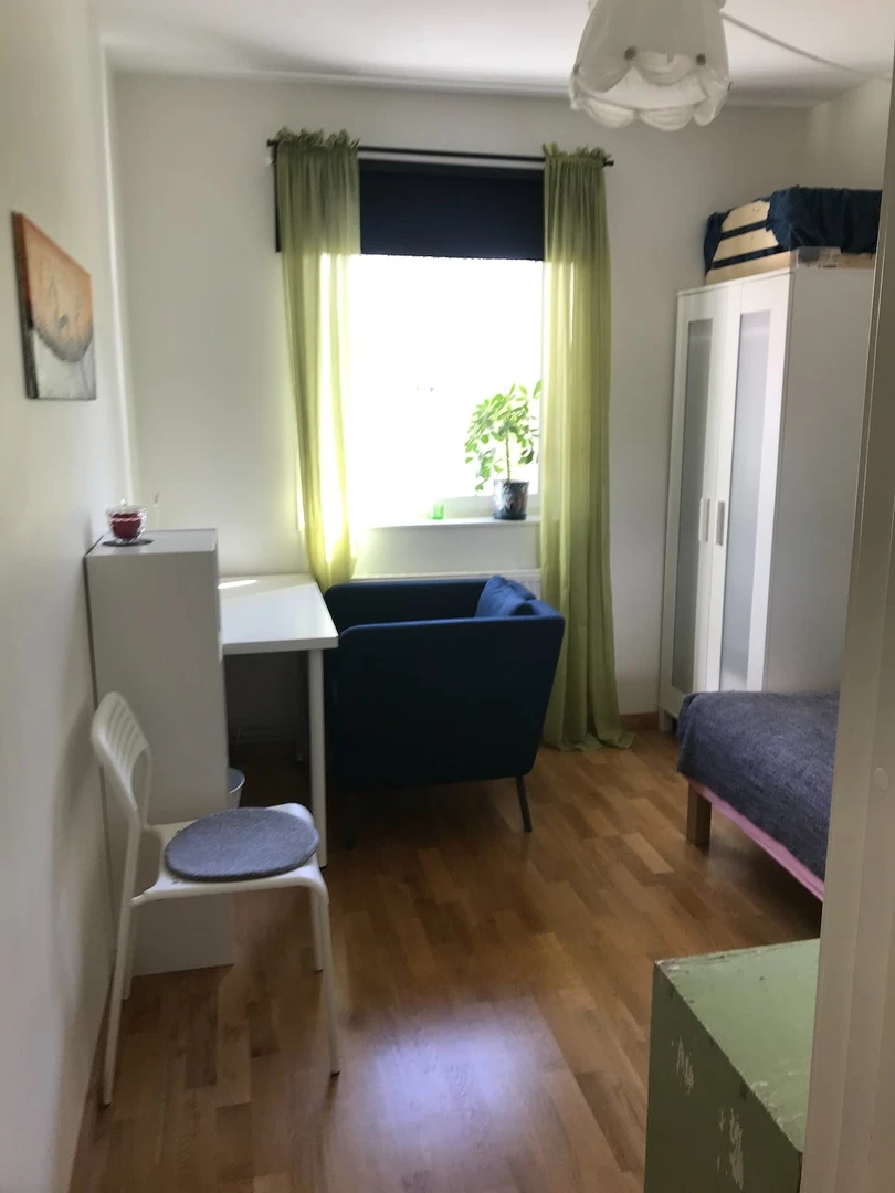 Uppsala de ortak bir dairede kiralık oda