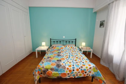 Chambre à louer dans un appartement en colocation à Athènes