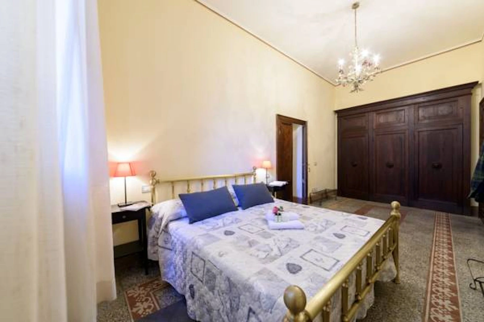 Chambre à louer dans un appartement en colocation à Sienne