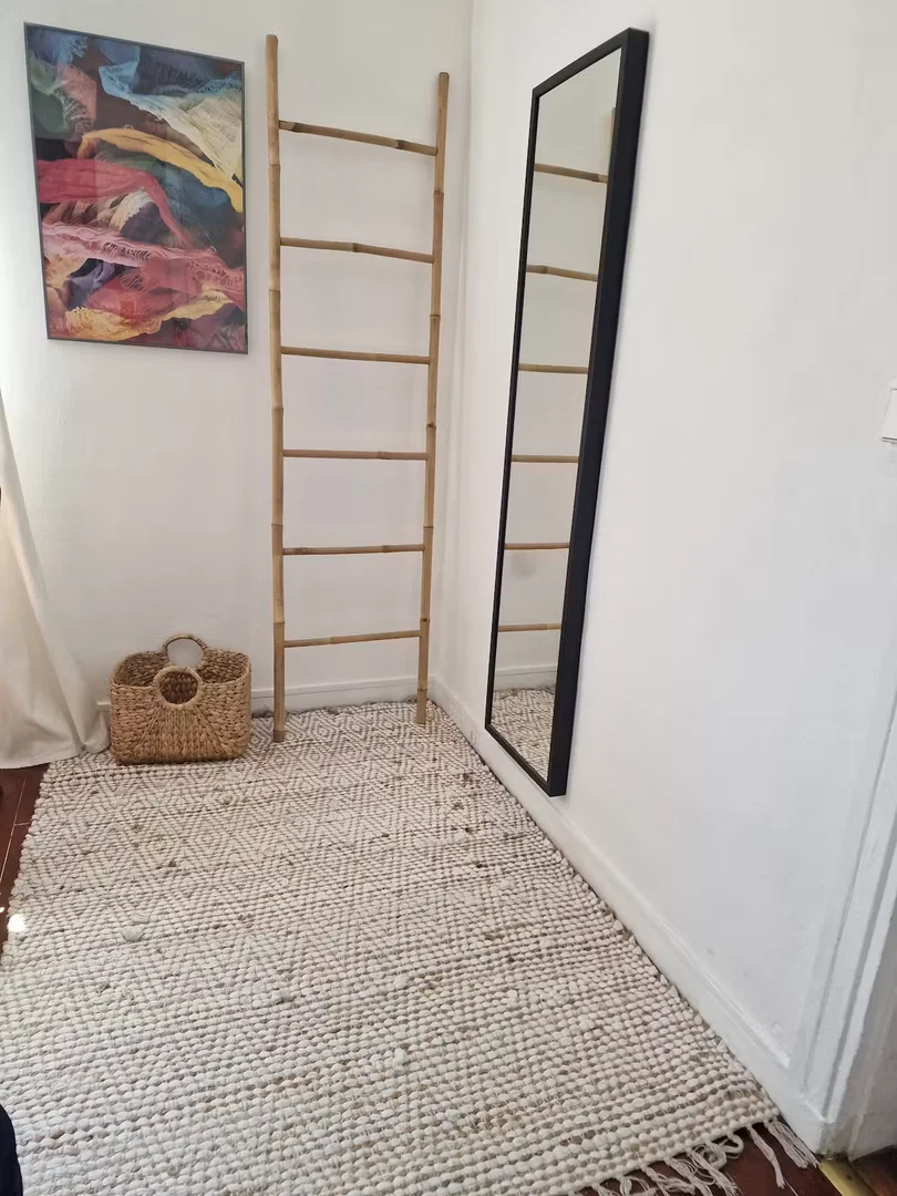 'de öğrenci dairesinde, tamamen mobilyalı kiralık oda