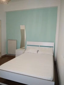 Room for rent in a shared flat in Pisa