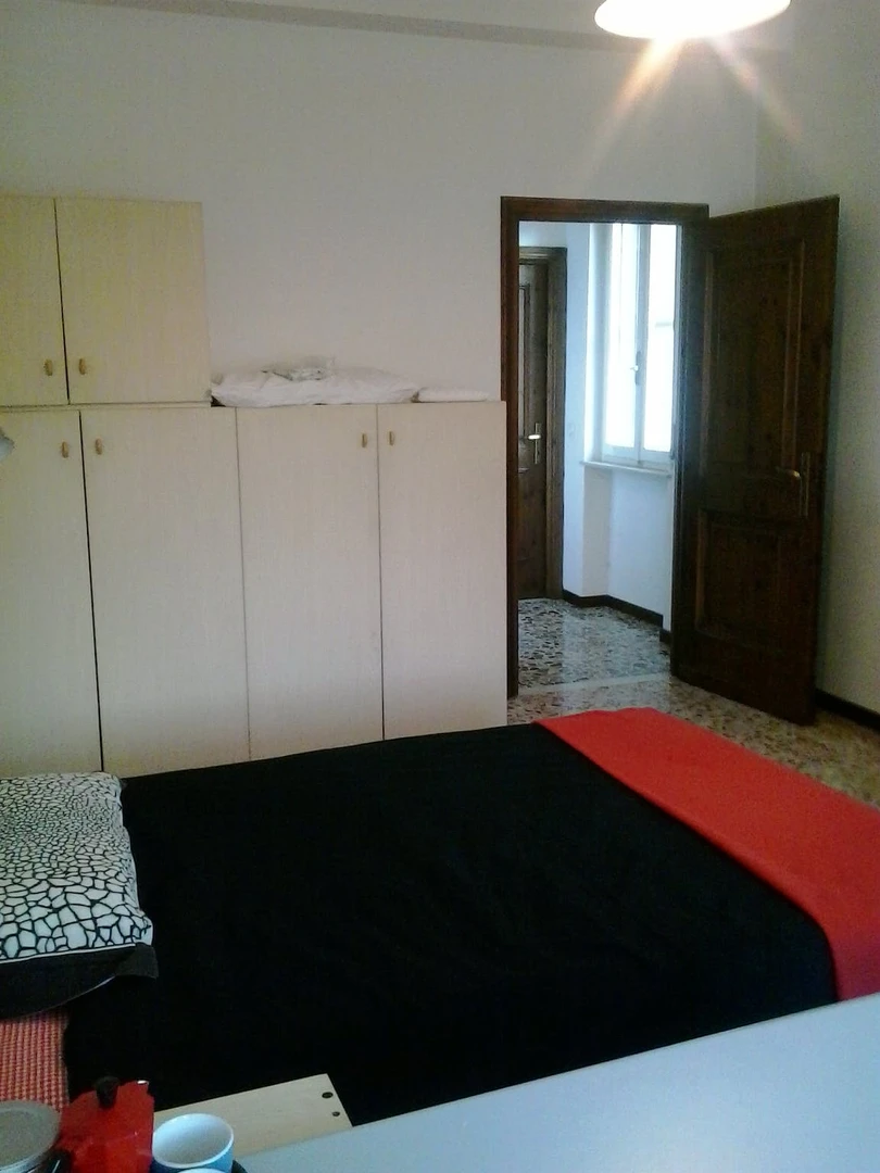 Zimmer mit Doppelbett zu vermieten Piacenza