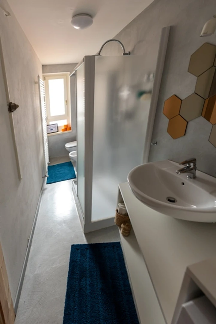 Zimmer mit Doppelbett zu vermieten Udine