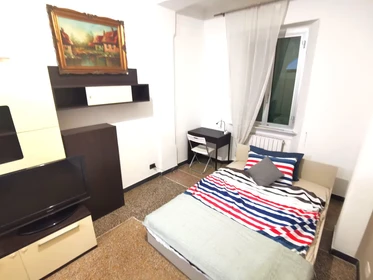 Cheap private room in Genova