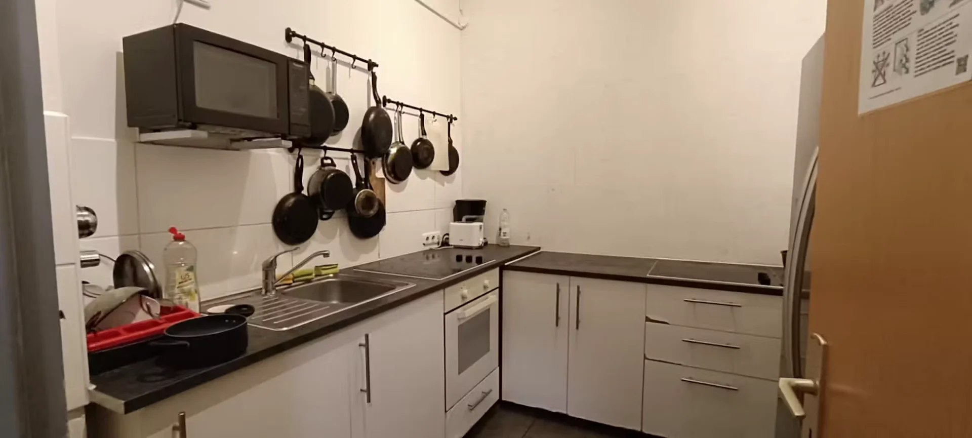 Habitación estudiantil amplia y cómoda en 