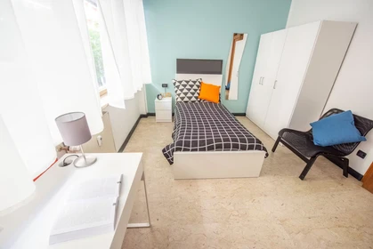 Habitación en alquiler con cama doble Udine