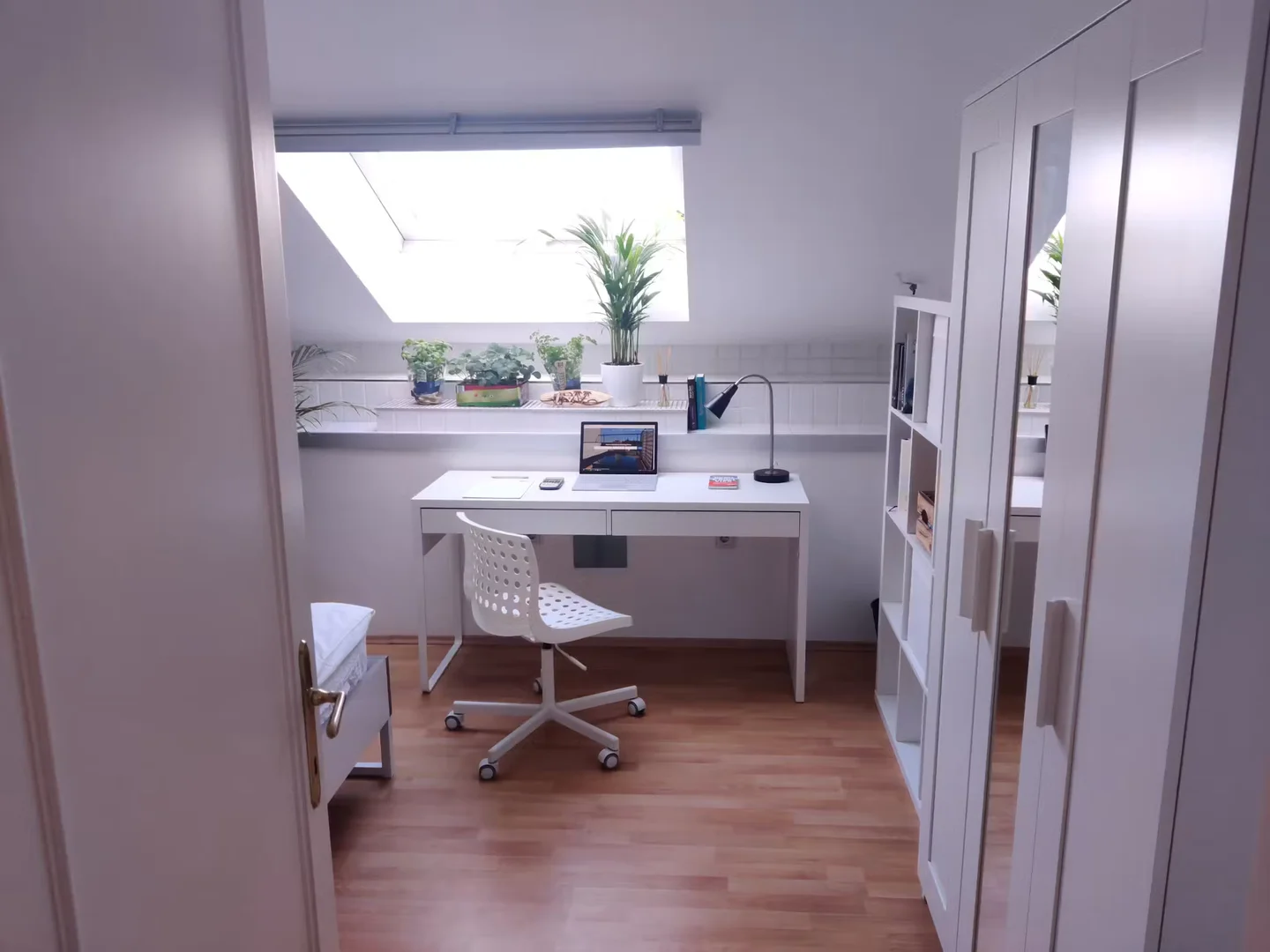 Chambre d'étudiant économique avec emplacement pratique dans