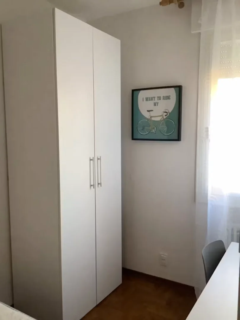 Bright and airy student room with easy university access in