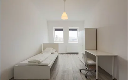 {area} de aylık kiralık oda