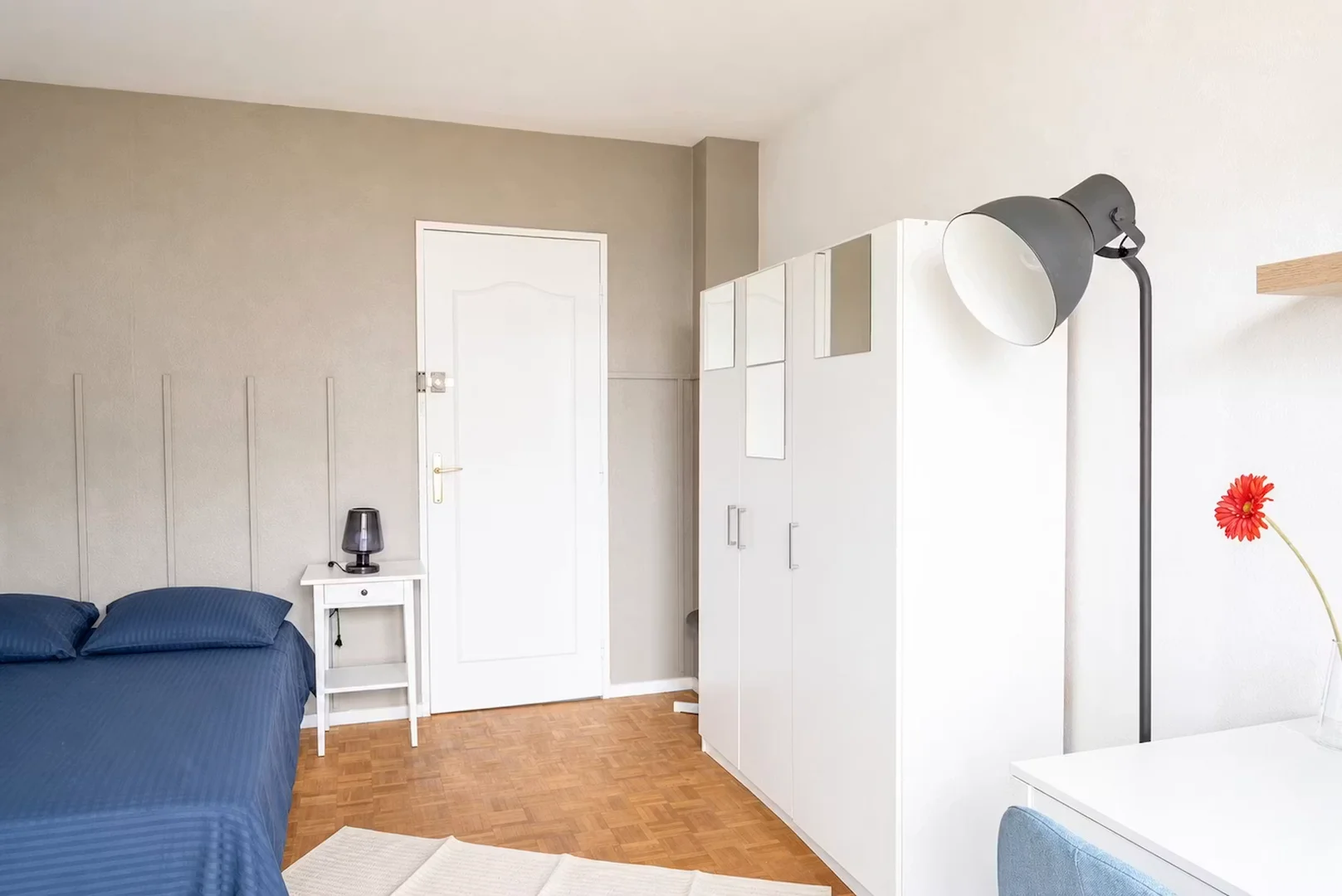 Bright and airy student room with easy university access in 