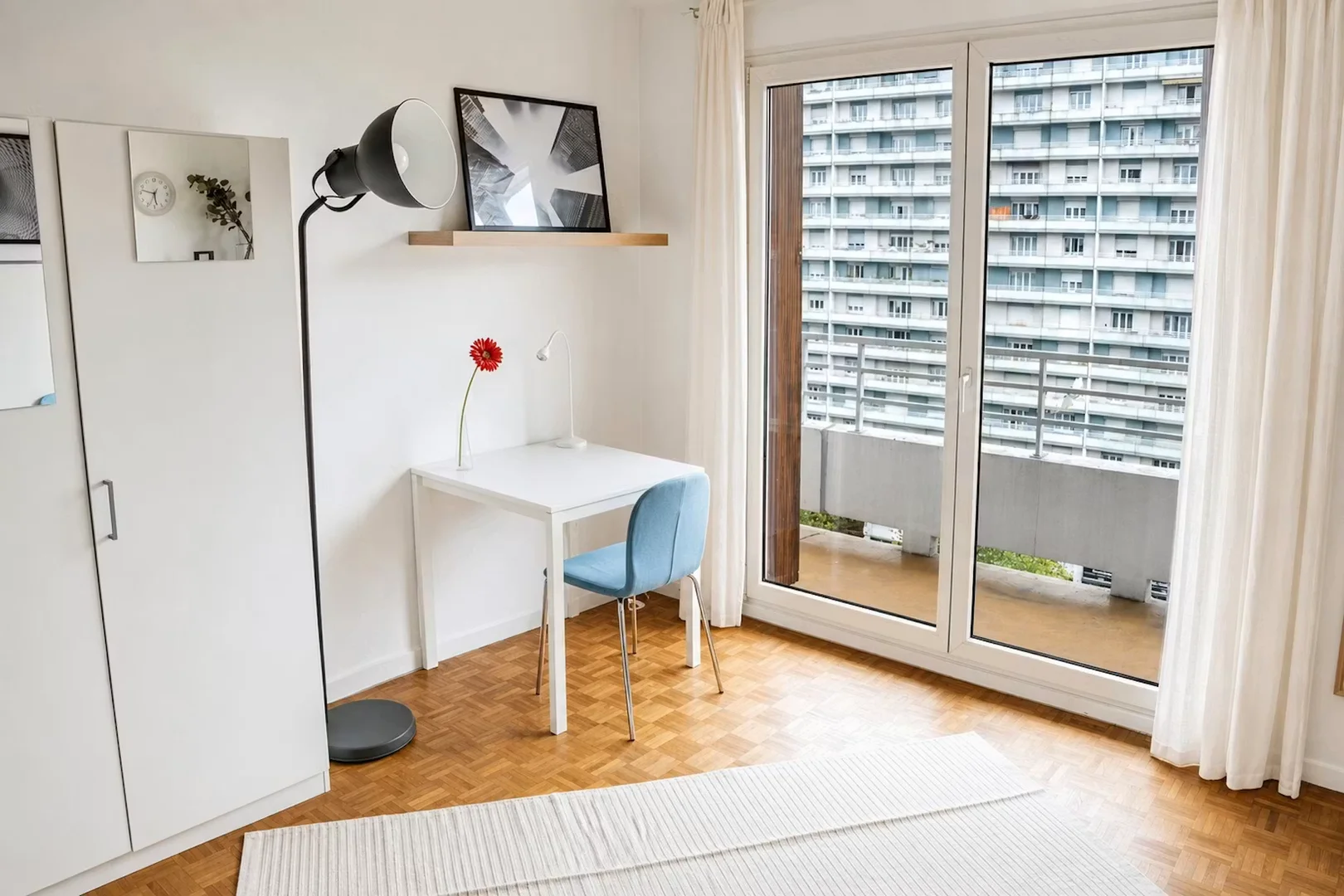 Bright and airy student room with easy university access in 