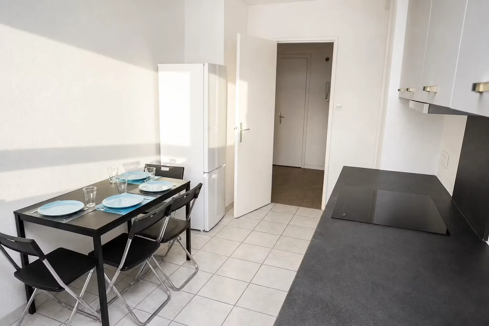 Comfortable and spacious student room in 