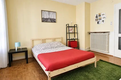 Alquiler de habitación en piso compartido en {area}