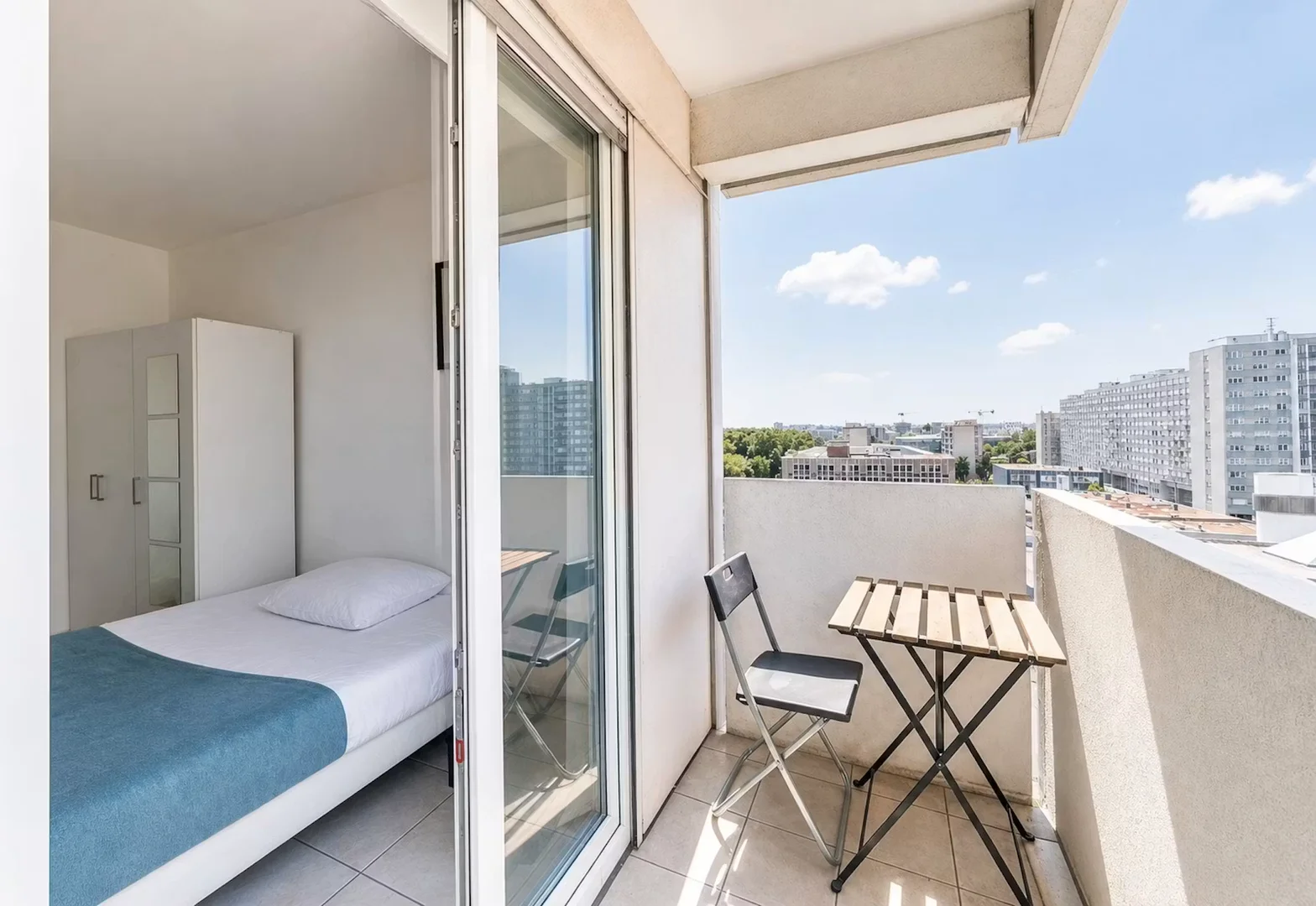Quarto de estudante económico perto do campus em 