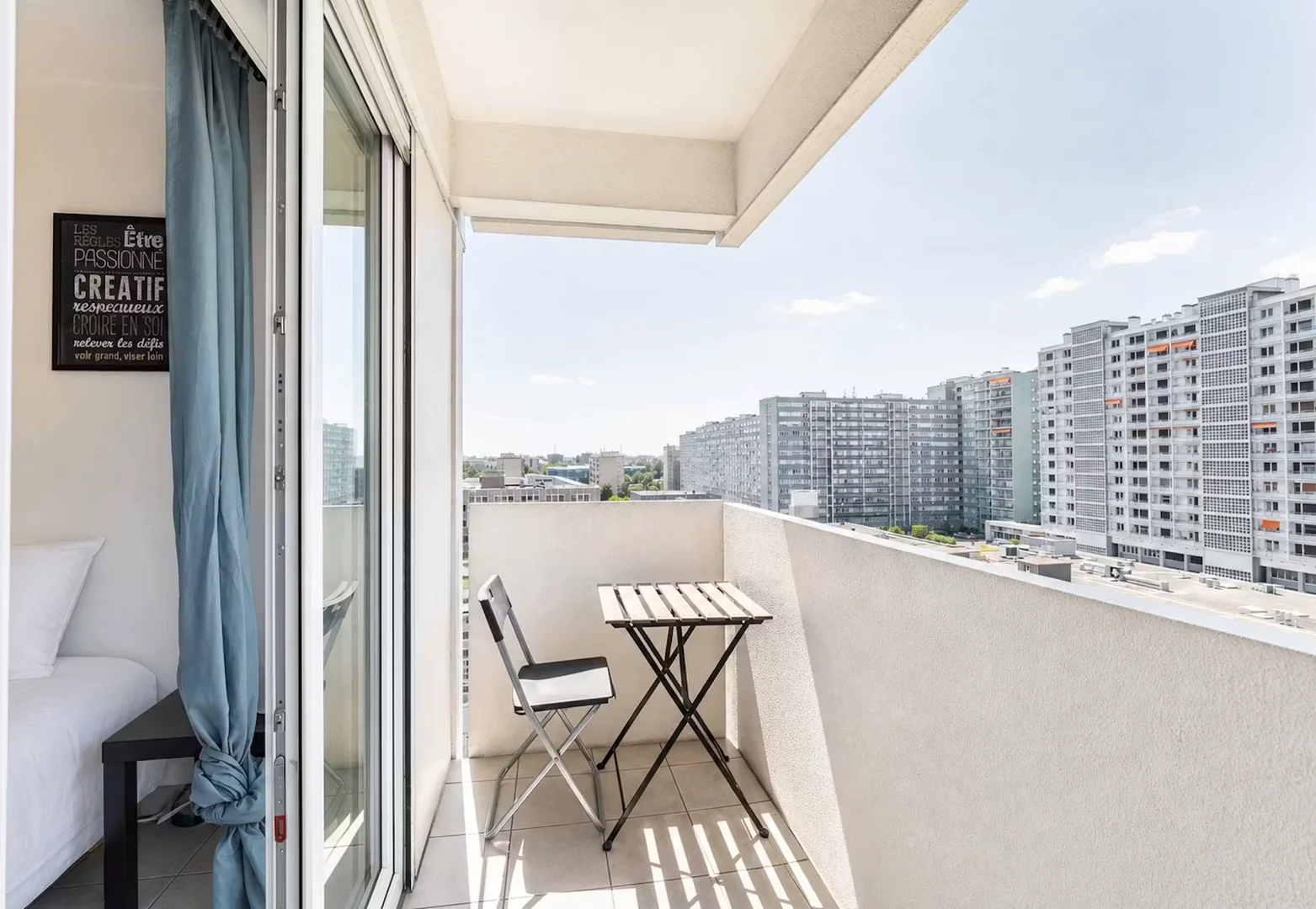 Quarto para alugar em apartamento de estudantes em , totalmente mobilado