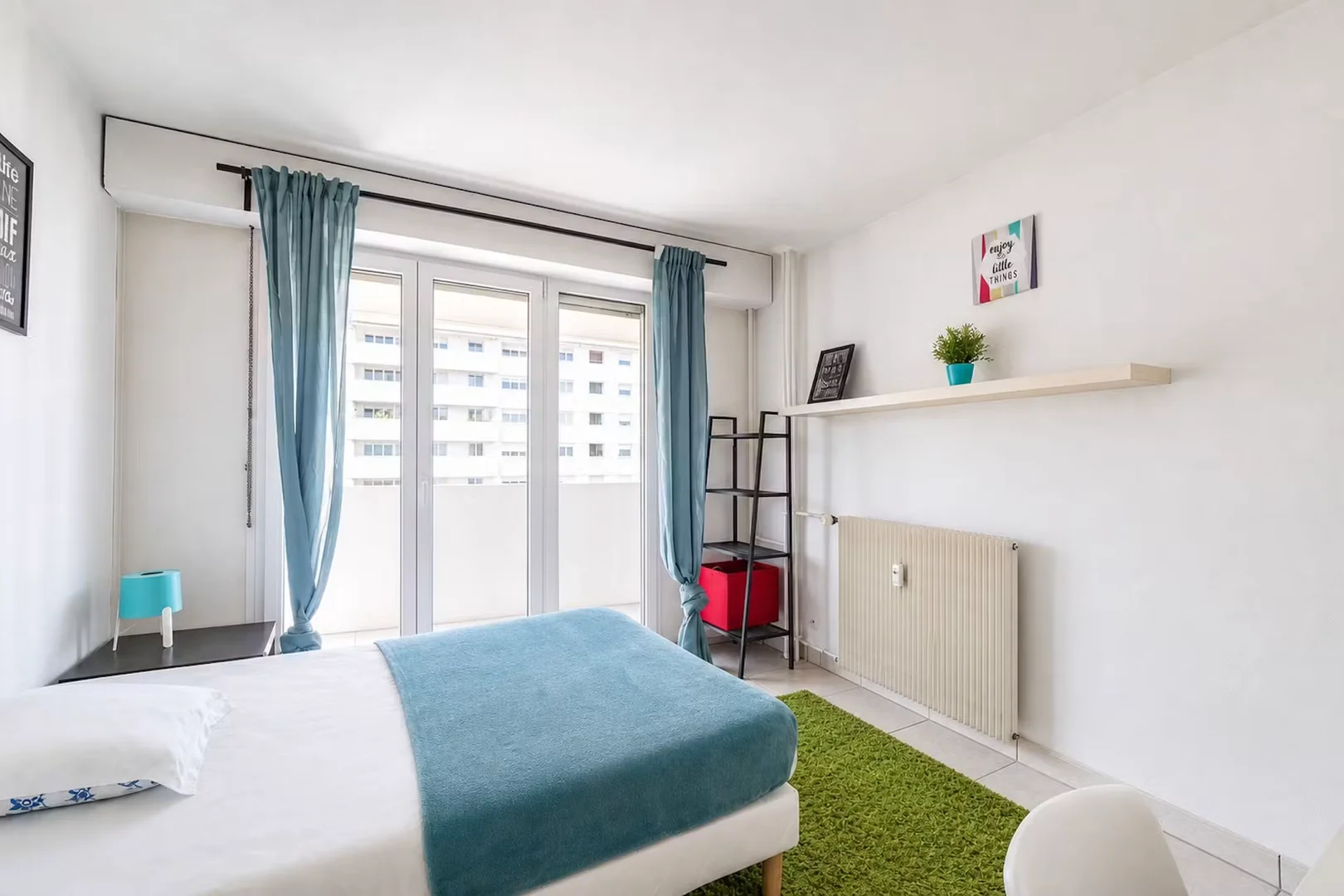 Quarto para alugar em apartamento de estudantes em , totalmente mobilado
