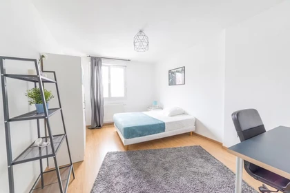 Strasbourg de ortak bir dairede kiralık oda