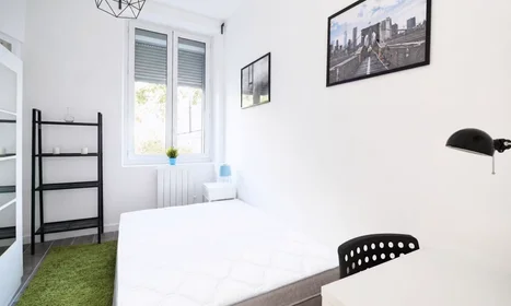 Private room at Rue Juramy, 4e Arrondissement, image 2 of 8