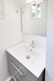 Private room at Rue Juramy, 4e Arrondissement, image 3 of 8