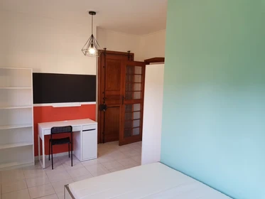 Renting rooms by the month in Pisa