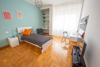 Room for rent with double bed Udine