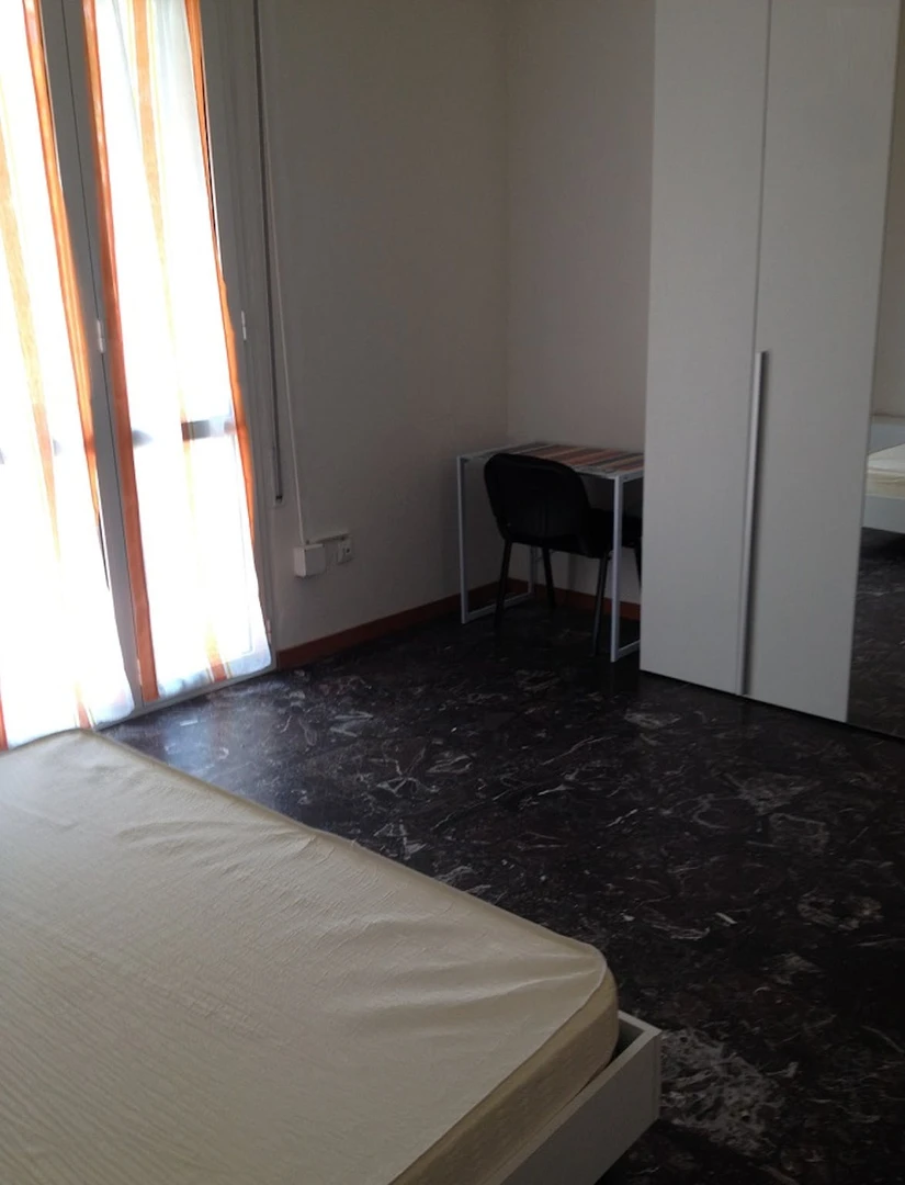 Renting rooms by the month in Bologna