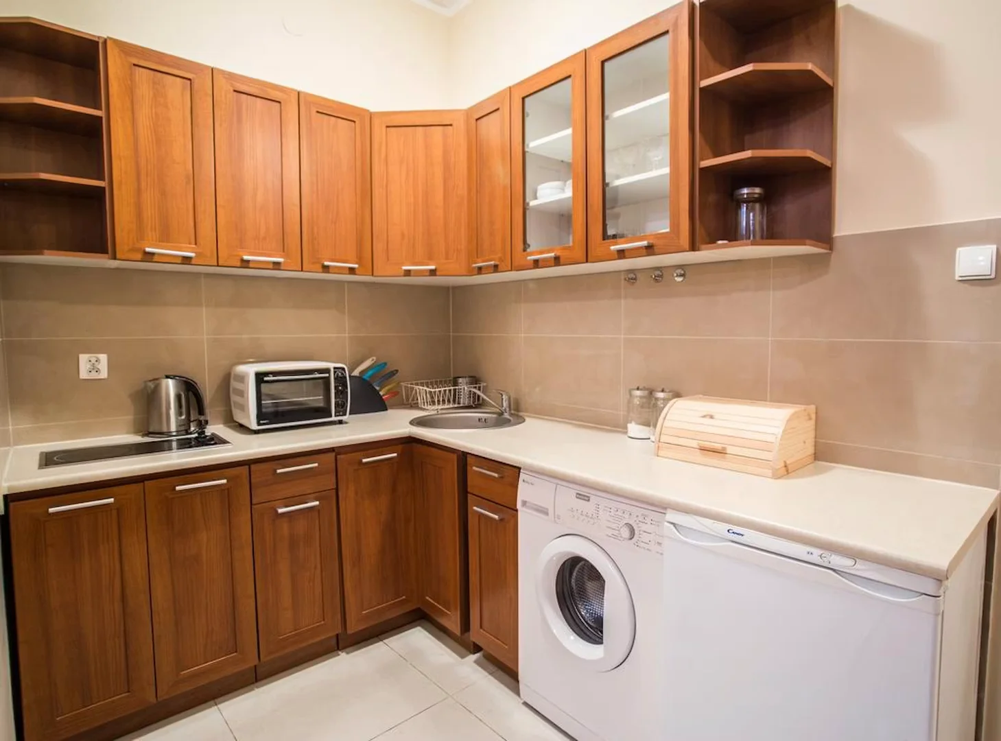 Room for rent in student apartment in , fully furnished