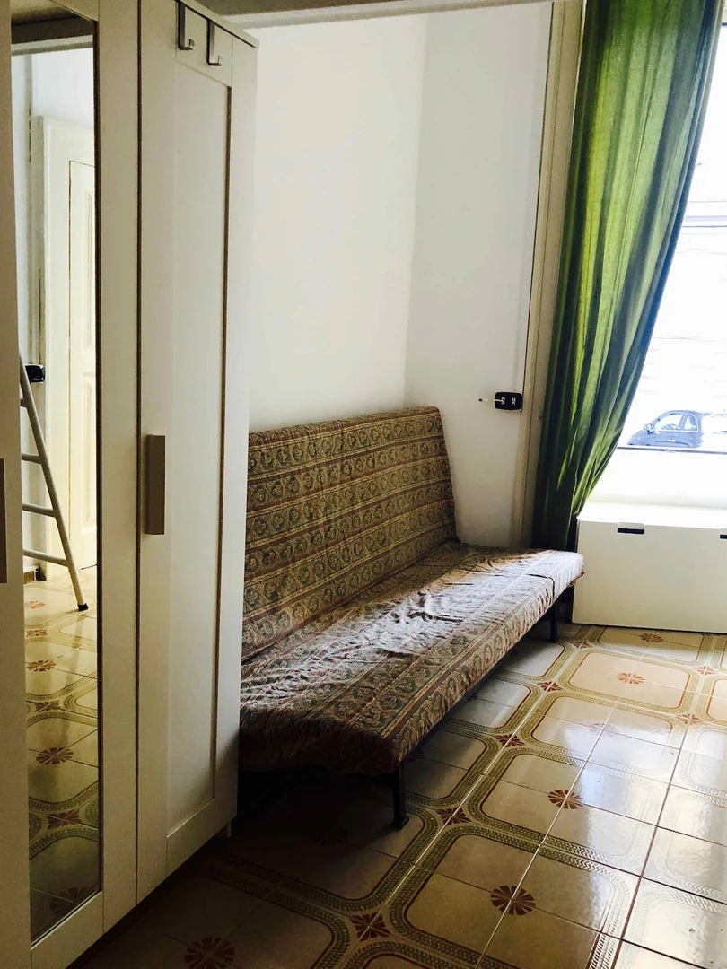 Bright private room in Naples