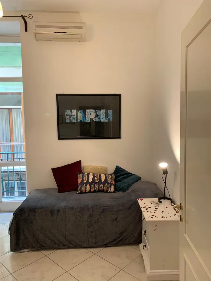 Economical student room with convenient location in
