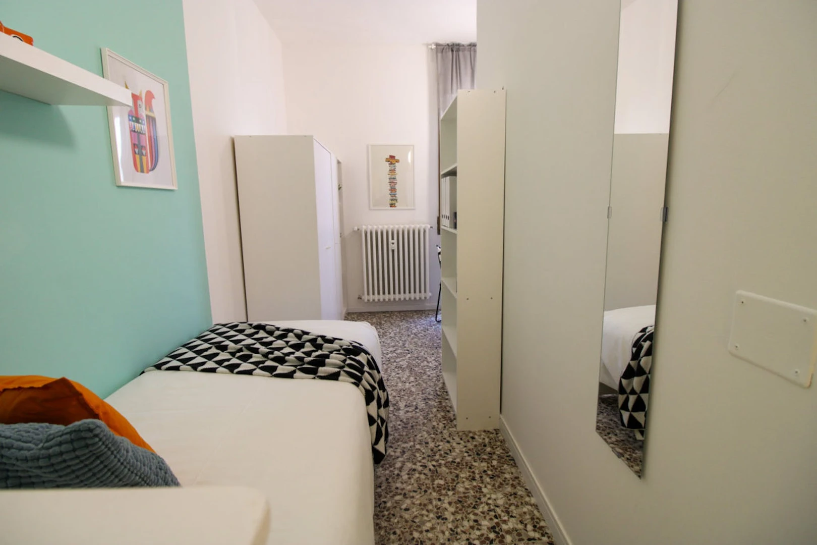 Pavia de çift kişilik yataklı kiralık oda