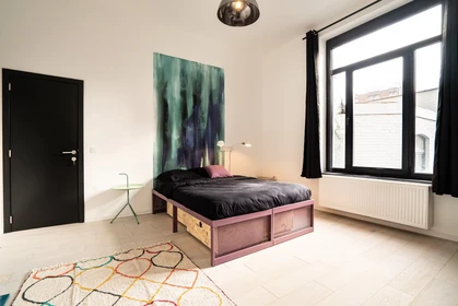 Renting rooms by the month in Charleroi