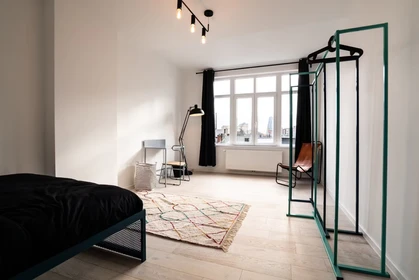 Cheap private room in Charleroi