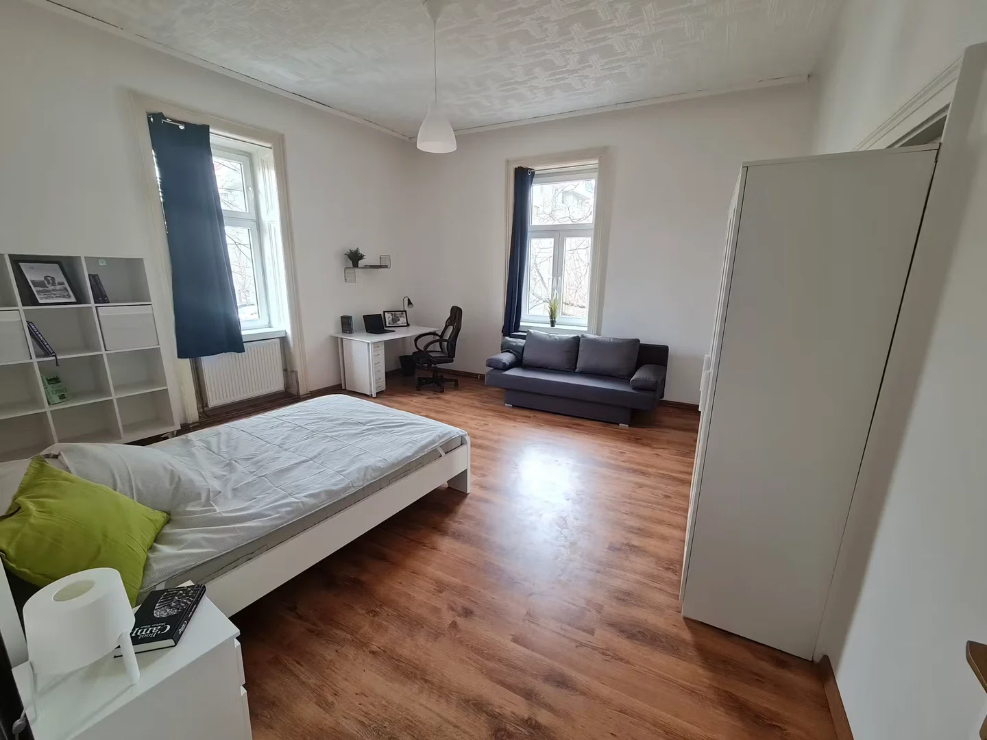 Chambre conviviale pour les étudiants dans avec des équipements modernes