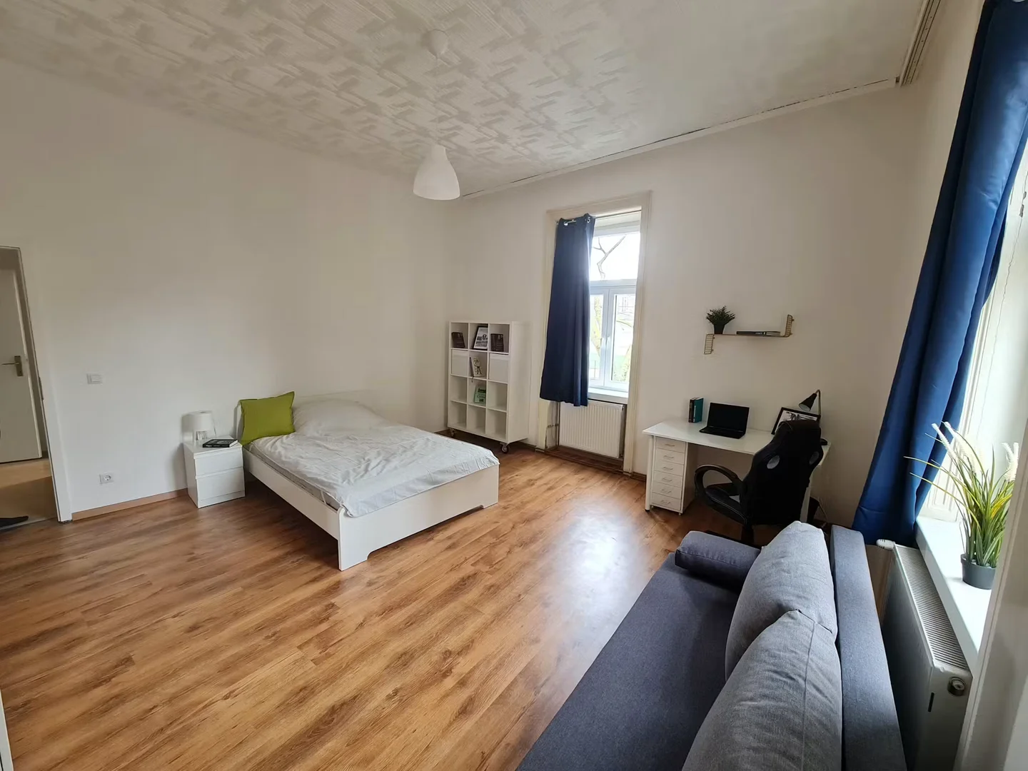 Chambre conviviale pour les étudiants dans avec des équipements modernes