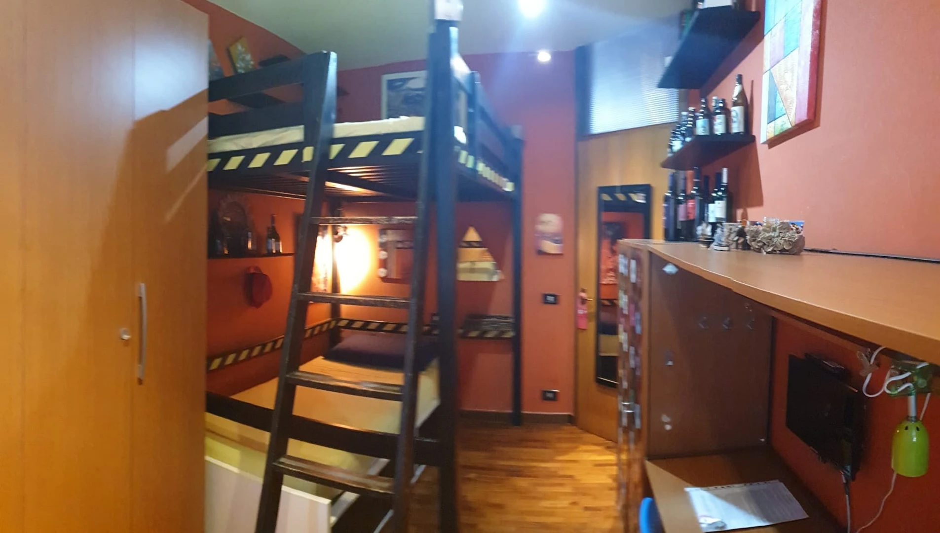 Stanza in condivisione in un appartamento di 3 camere da letto Bergamo