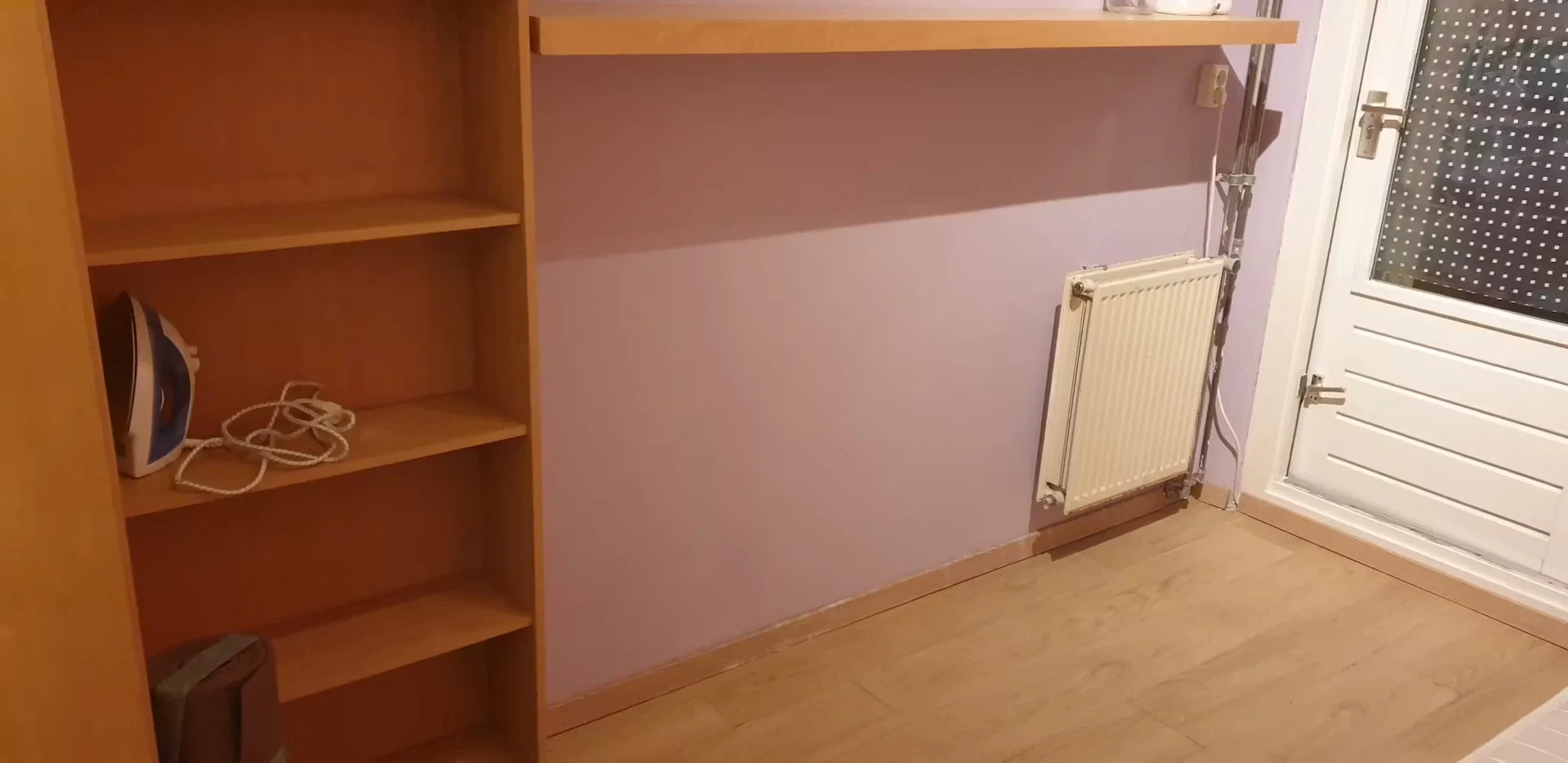 Bezahlbares Zimmer für Studenten mit ausreichender Beleuchtung in 