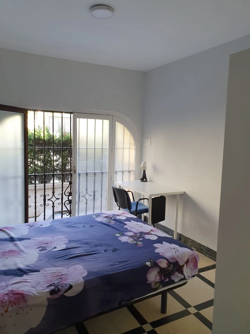 Stanza in affitto in appartamento condiviso a Granada