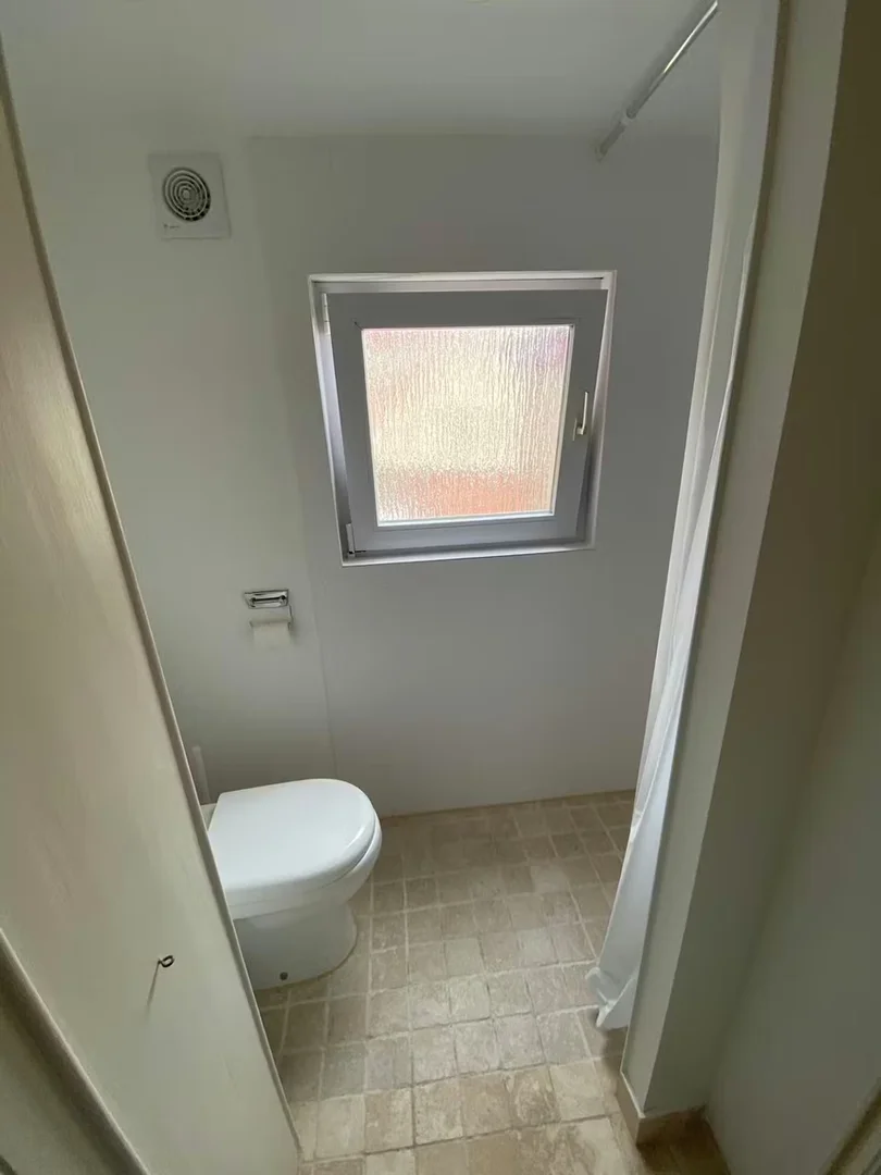 Bezahlbares Zimmer für Studenten mit ausreichender Beleuchtung in 