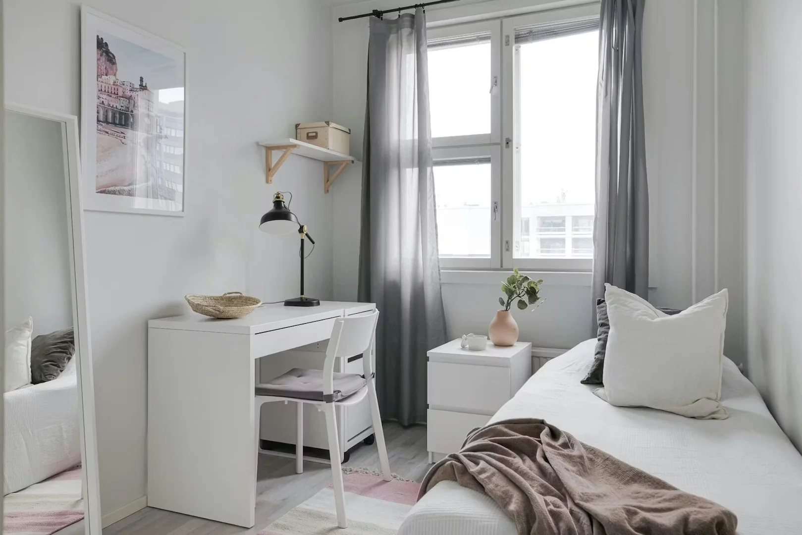 Comfortable and spacious student room in 