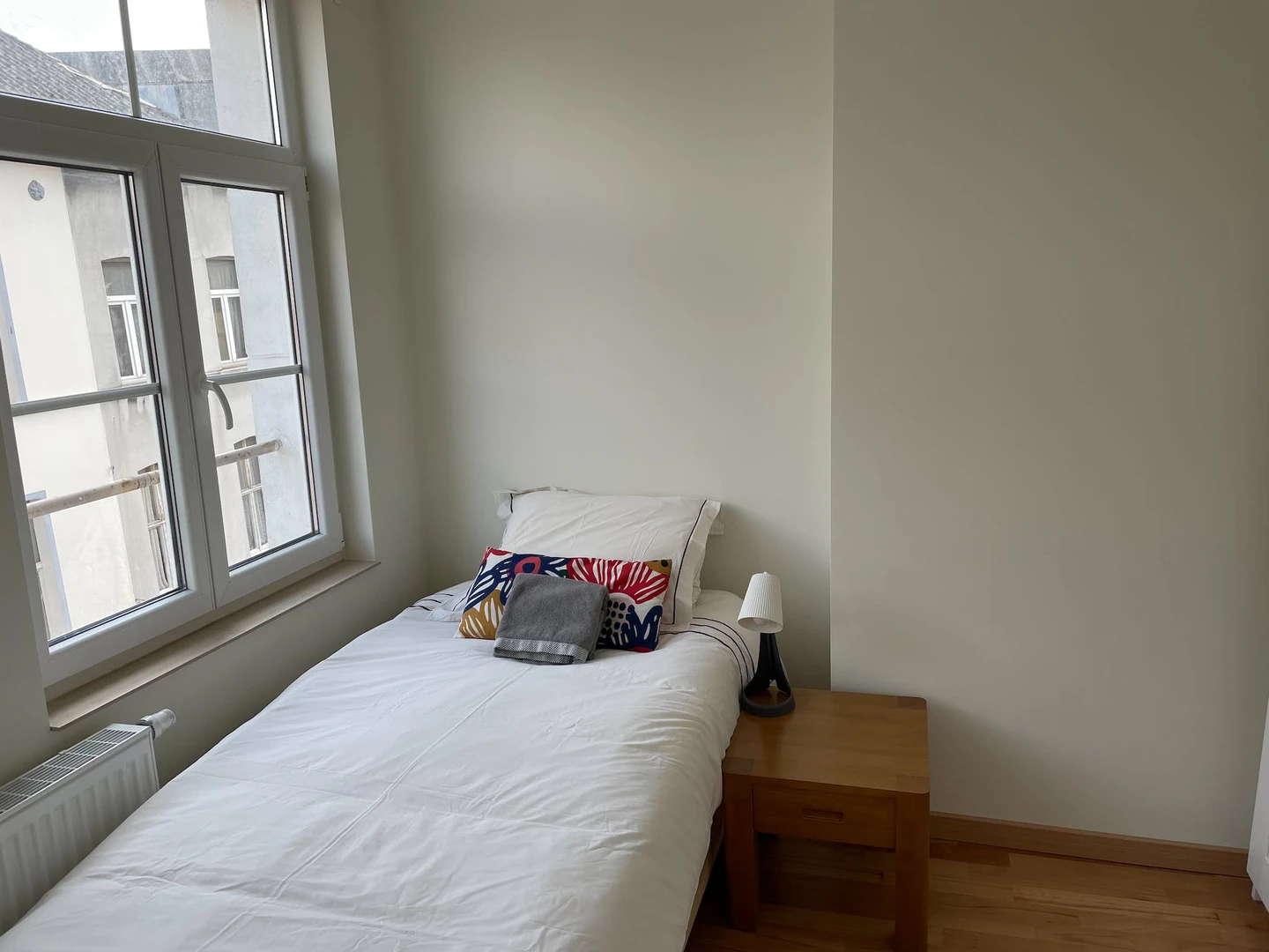 Bruxelles/brussel de ortak bir dairede kiralık oda