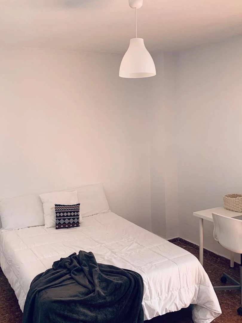 Habitación compartida en apartamento de 3 dormitorios Córdoba