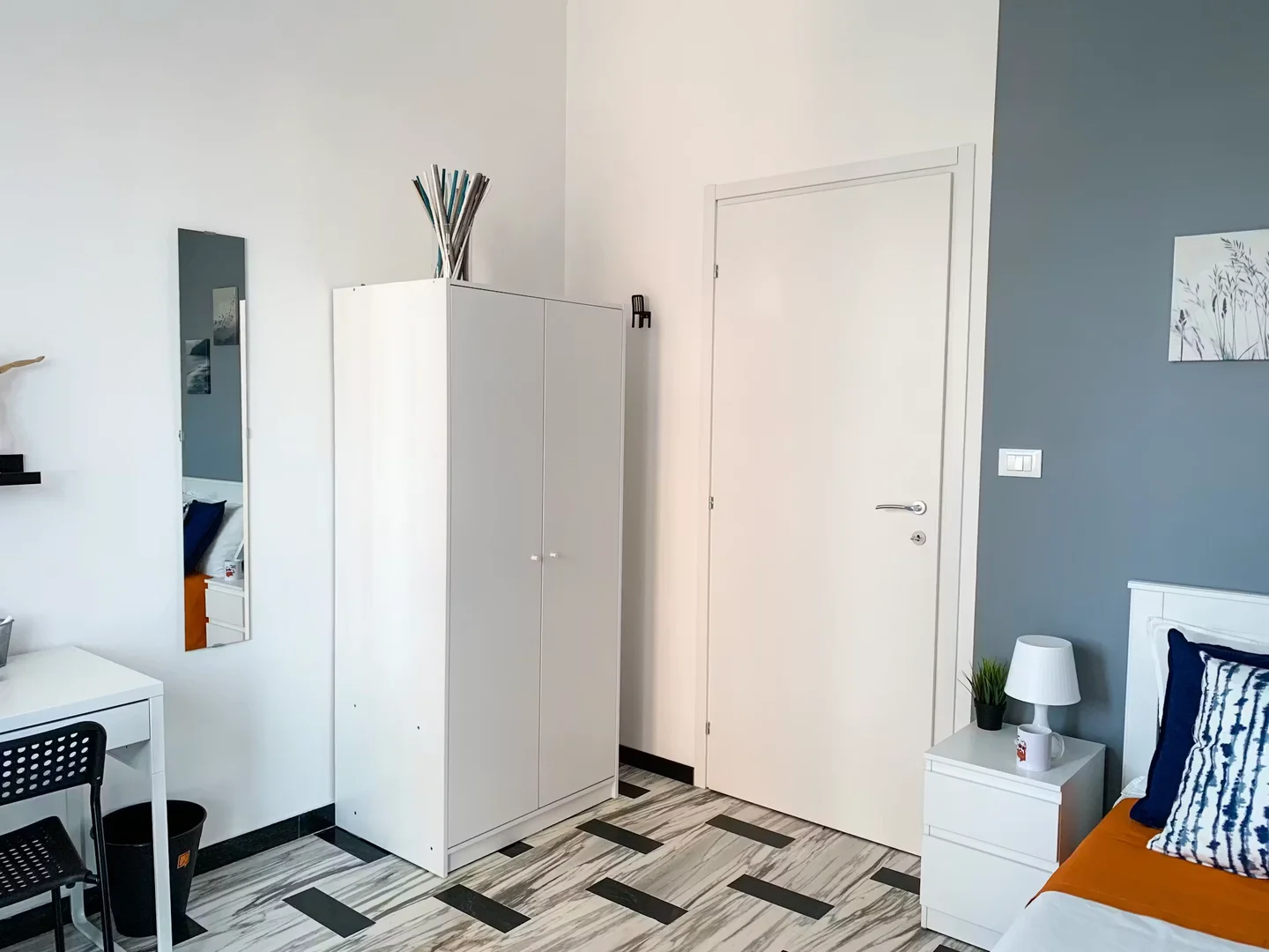 Chambre abordable pour les étudiants avec un bon éclairage dans 