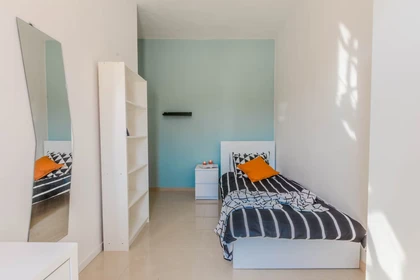 Quarto para alugar com cama de casal em Pisa